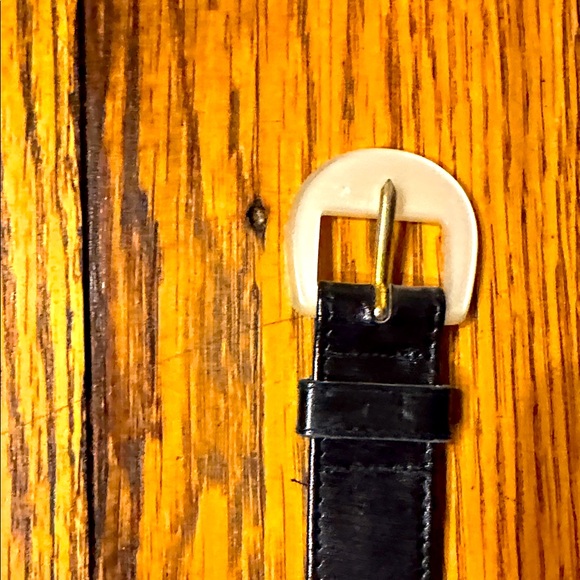 Vintage? Mondi Black Leather Belt with Stylish Pearlized Buckle
